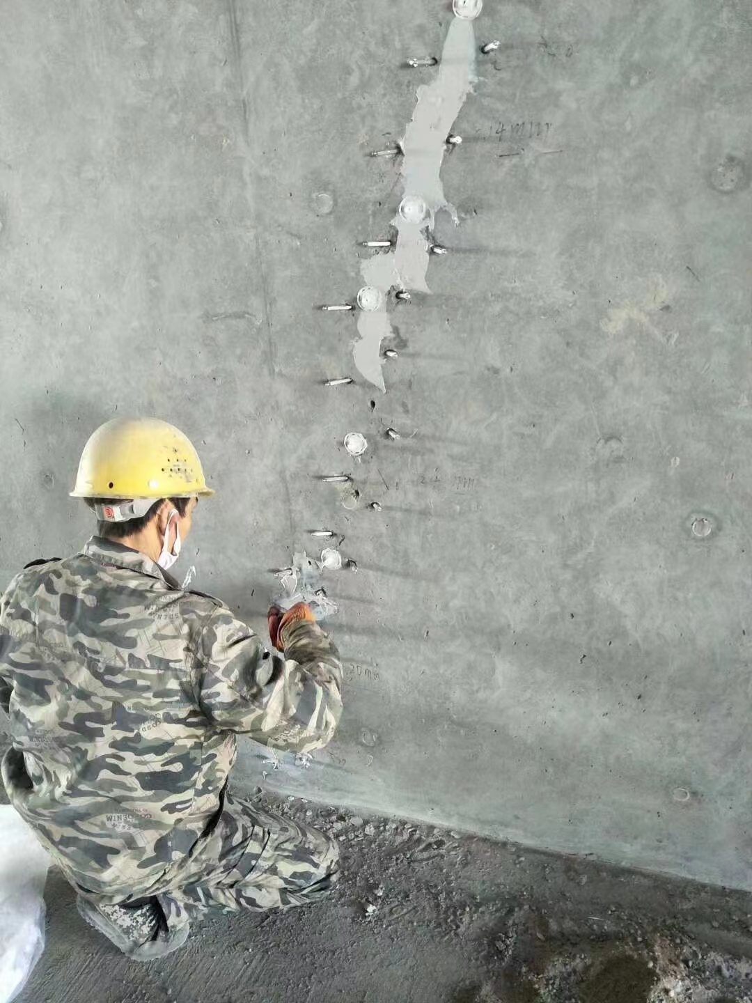雄县混凝土楼板裂缝加固施工的方案